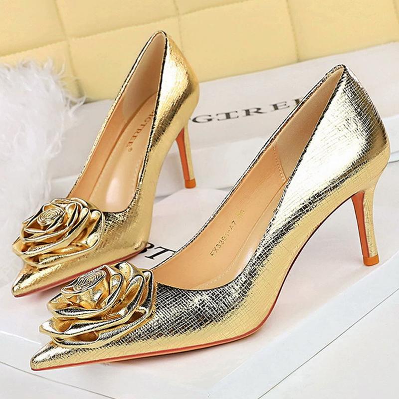 Fashion Women's 7 Cm 10 Cm Patent Leather Flowers Women Pumps Sexy Pointed Toe Thin Low Heels Wedding Elegant Party Shoes Zapatos Mujer