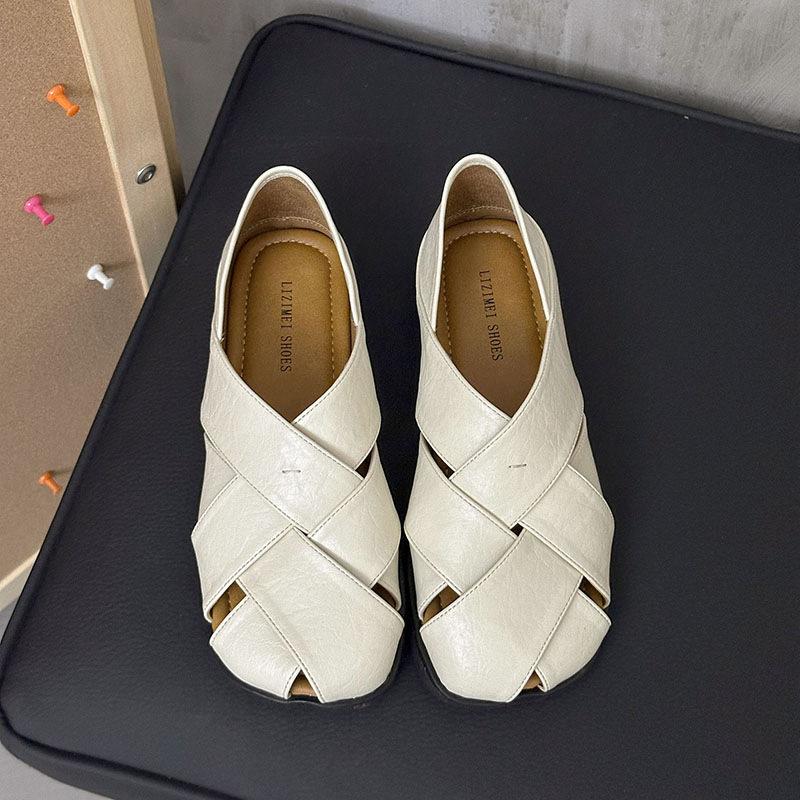 Literature and Art Fansen Flat-soled Sandals Women's Soft Leather Back Bag Heel Roman Shoes 2025 Summer New Soft-soled Women's Sandals