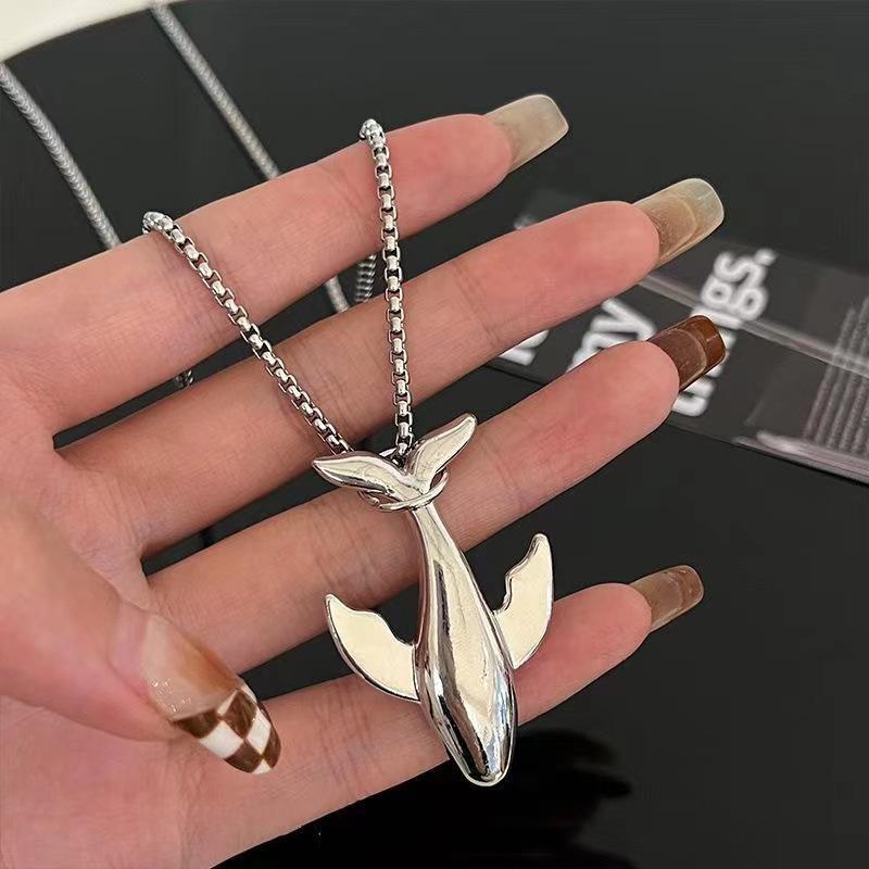 Fashion 2024 Whale Necklace Alloy Pendant Necklace for Men Women Exquisite Small Whale Cold Wind Long Chain Accessories Unisex