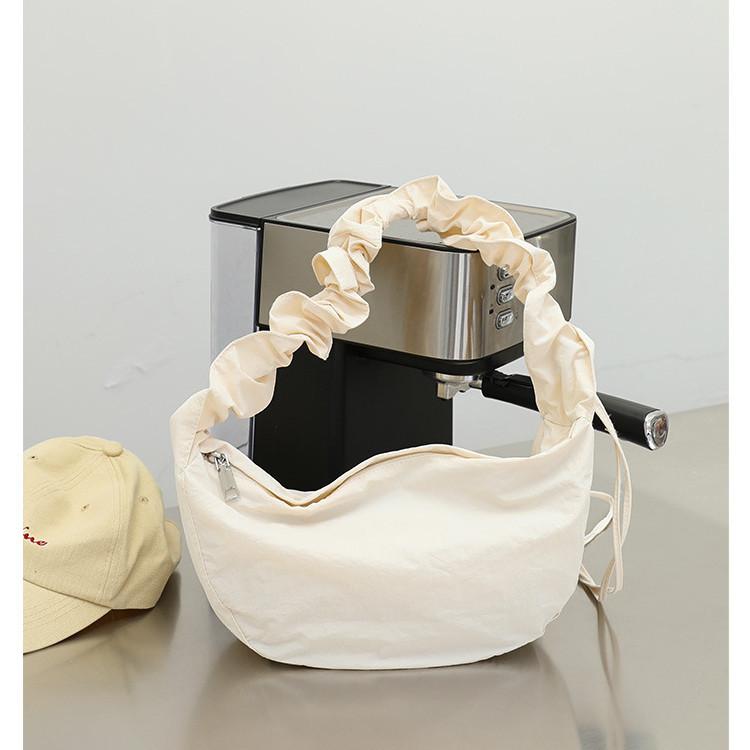 IELGY Korean Version of Casual Literary Shoulder Women's Bag, Pleated Nylon Dumpling Bag, Fashionable Drawstring Canvas Messenger Bag