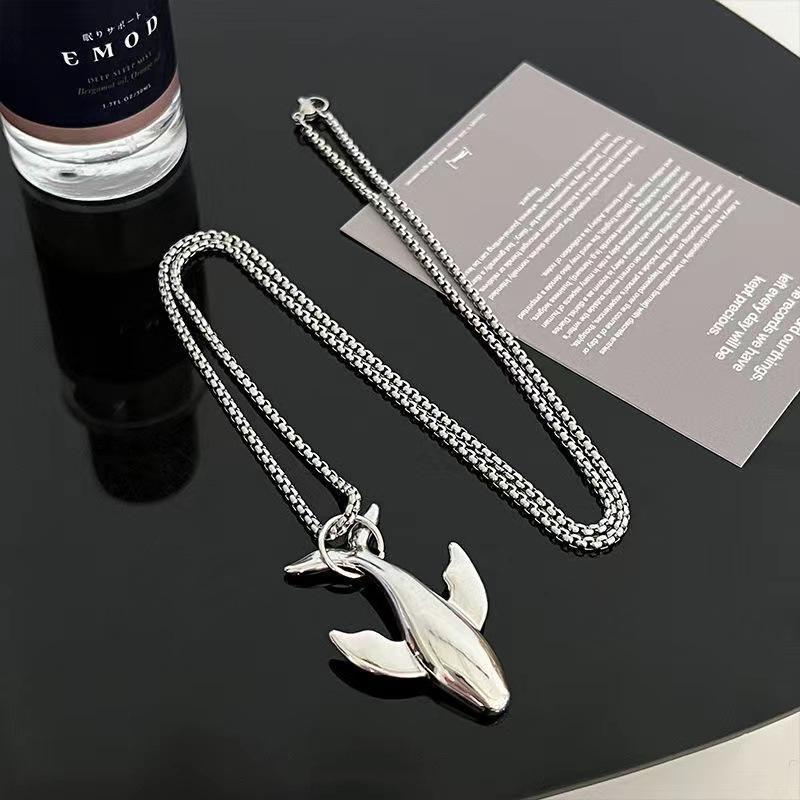 Fashion 2024 Whale Necklace Alloy Pendant Necklace for Men Women Exquisite Small Whale Cold Wind Long Chain Accessories Unisex