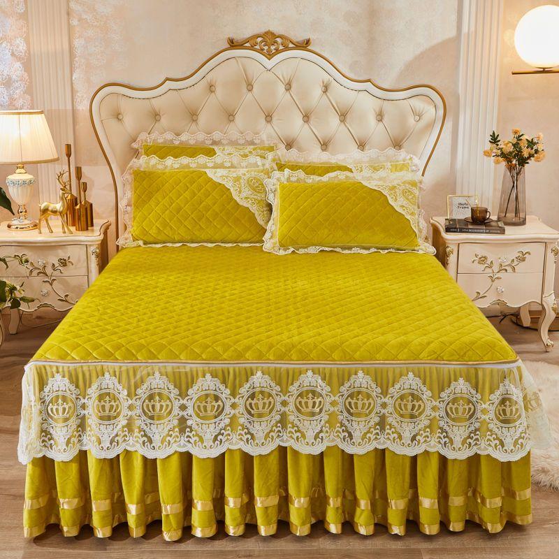 3pcs of Thickened Autumn and Winter Lace Bed Skirt, Crystal Velvet Bed Skirt Lace Bed Cover, Soft and Comfortable, Bedroom and Guest Room Bedding