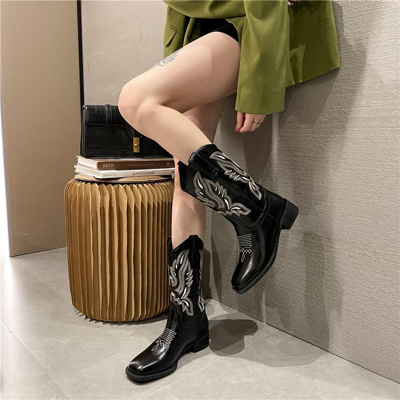 Western Cowboy Boots Retro Embroidered Knight Boots Women's 2025 New He Sui Same V-mouth Medium Boots Long Boots
