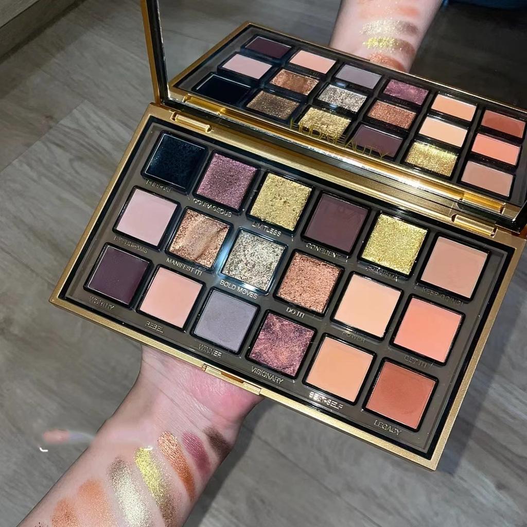 Christmas Eighteen Color Em Power Ed Eye Shadow Palette