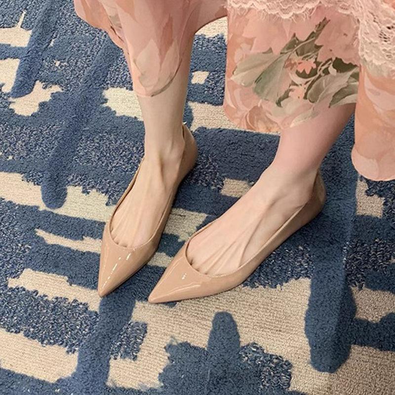 Korean Version of the Design Sense and Temperament Increase Flat Shoes 2024 New Daily Dating Versatile Shallow Mouth Pointed Soft Sole Single Shoes