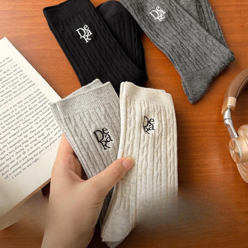 Women's Spring and Autumn Mid-calf Socks, Embroidered White Anti-pilling Pure Cotton Socks, Sweat-absorbing and Odor-proof Pile Socks