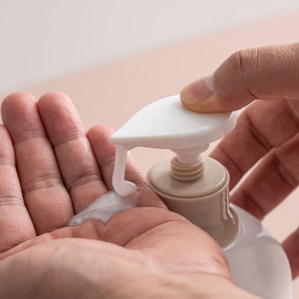 On The Body Ultra Moisture Body Wash 785 Ml Cotton Flower Fragrance