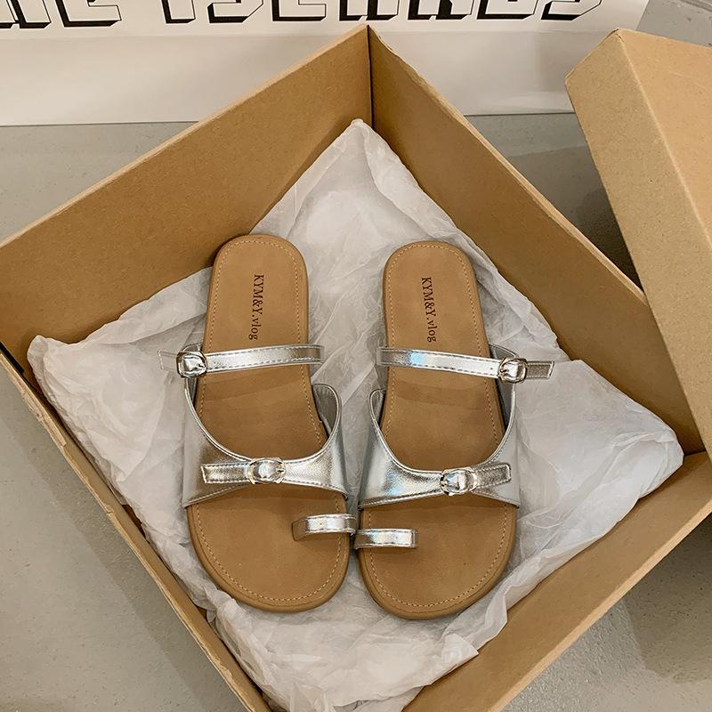 6822 Flat-bottomed Open-toe Buckle with One-word Casual Slippers Women's 2025 New Minimalist and Gentle Wind Beach Sandals