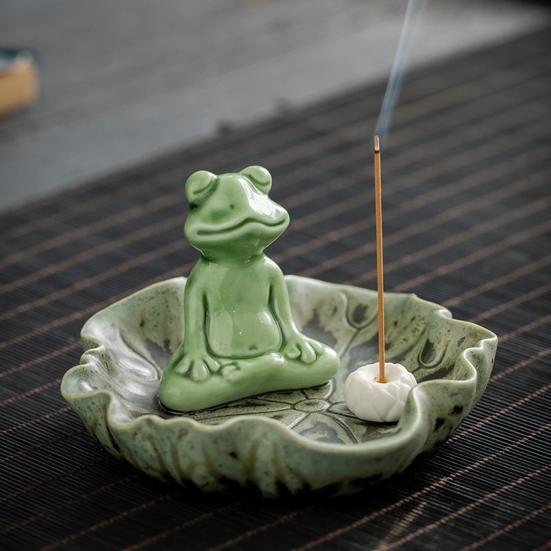 Meditation Frog Incense Stick Holder Ceramics Lotus Leaf Sitting Frog Incense Burner Home Office Desktop Decoration Ornament