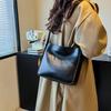 Premium Texture Retro Bag 2025 New Women's Bag Autumn and Winter Large-capacity Messenger Bag Fashionable Shoulder Bag Bucket Bag