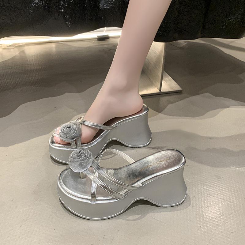 French Retro Flower Wedge Heel One-word Slippers Women's Summer Wear 2025 New Versatile Skirt Thick-soled Cool Slippers