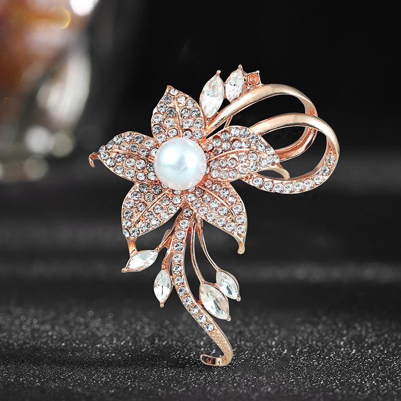 High-End Floral Brooch Corsage: Niche Design Suit Pin for Women