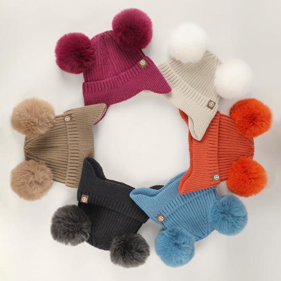 Набор из 3 предметов: детская зимняя шапка, шарф, перчатки. Толстая вязаная шапка с защитой ушей, перчатки. Эластичный, ветрозащитный, для зимней улицы.