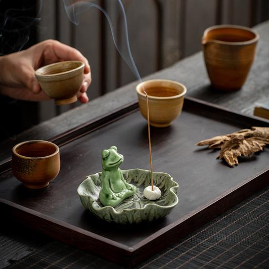Meditation Frog Incense Stick Holder Ceramics Lotus Leaf Sitting Frog Incense Burner Home Office Desktop Decoration Ornament
