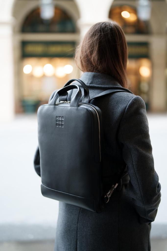 Backpack 15 Inch PC Storage Business Backpack Classic Leather Device Bag Vertical Black One Size [Moleskine] Men's