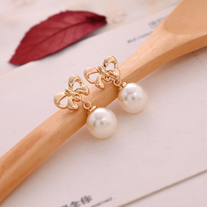 Корейские позолоченные серьги-бантики с жемчугом