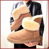 Fashion A Pair of Pure Sheepskin and Wool Winter Snow Boots for Women, Warm and Comfortable. Simple and Fashionable Women's Shoes