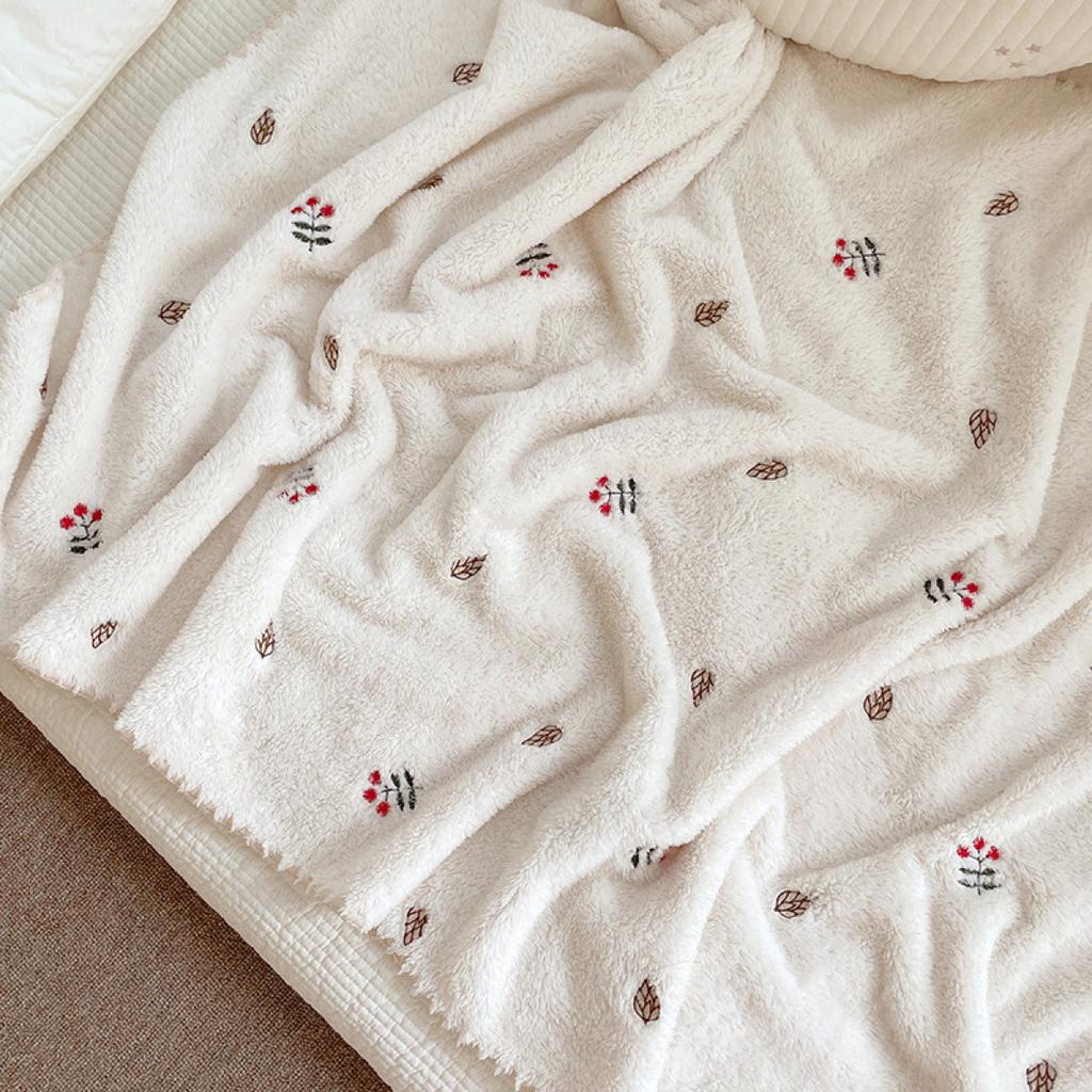 Flannel Baby Blanket Soft Warm Embroidery Newborn Quilt for Crib Bear Bunny Cartoon Autumn Winter Baby Bed Blankets 90*130cm