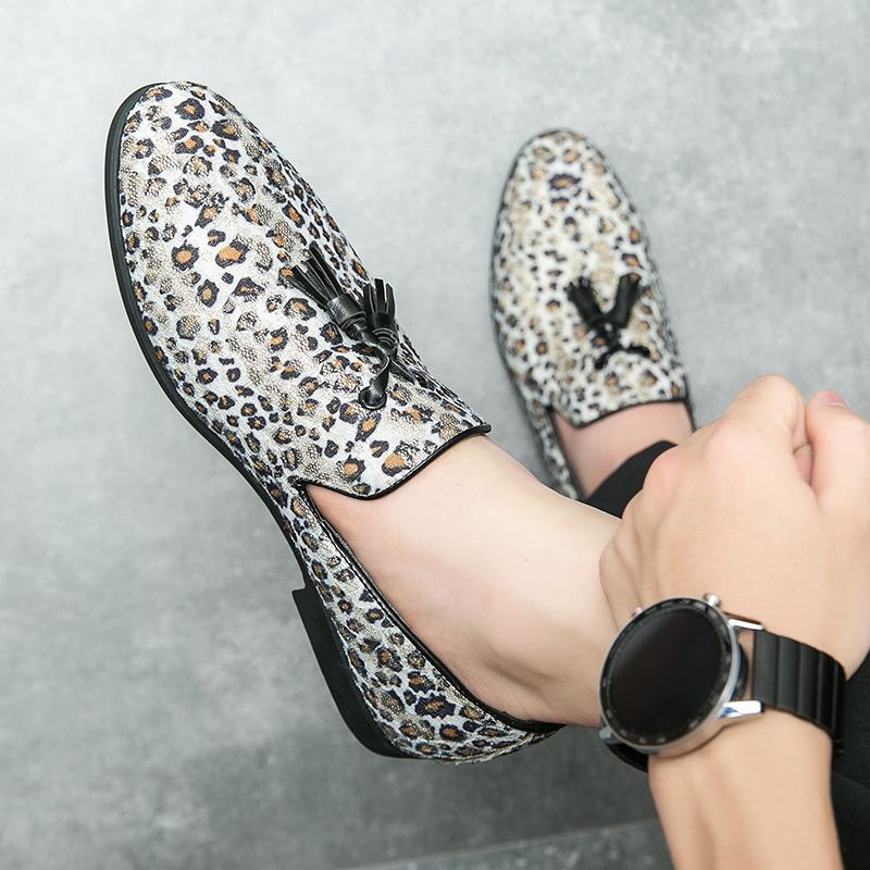 New Casual Leather Shoes Large Size Tassel Leopard Leather Shoes Men Loafers Flat Slip On Shoes Men Fashion British Style Loafers