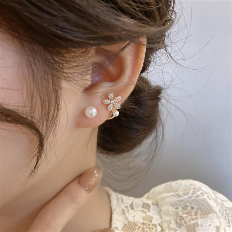 Pearl Flower Stud Earrings for Women Korean Creative Design Temperament Personality Jewelry Girl Gift Brincos