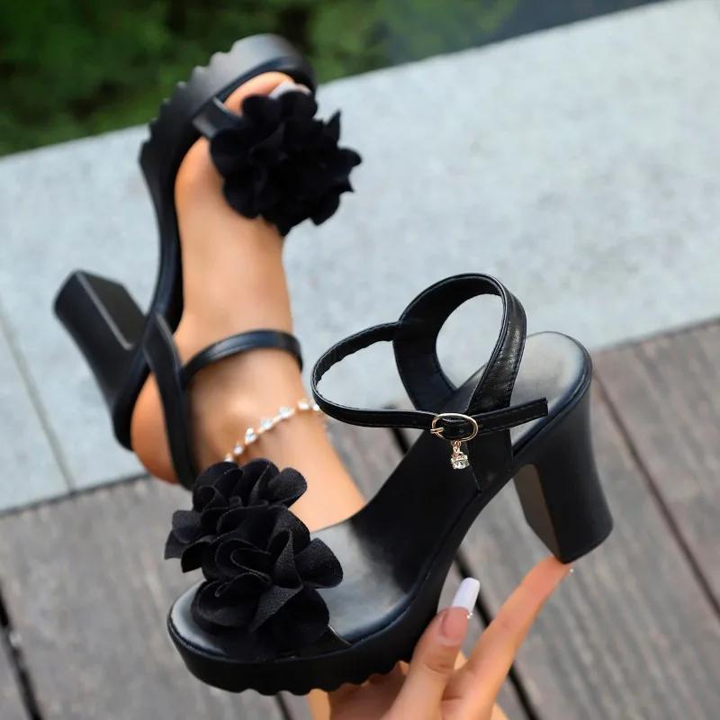 Fashion 2025 Summer Plus Size Women's Platform Sandals Outdoor Floral High Chunky Heels Buckle Strap Sandals for Versatile Party Dress