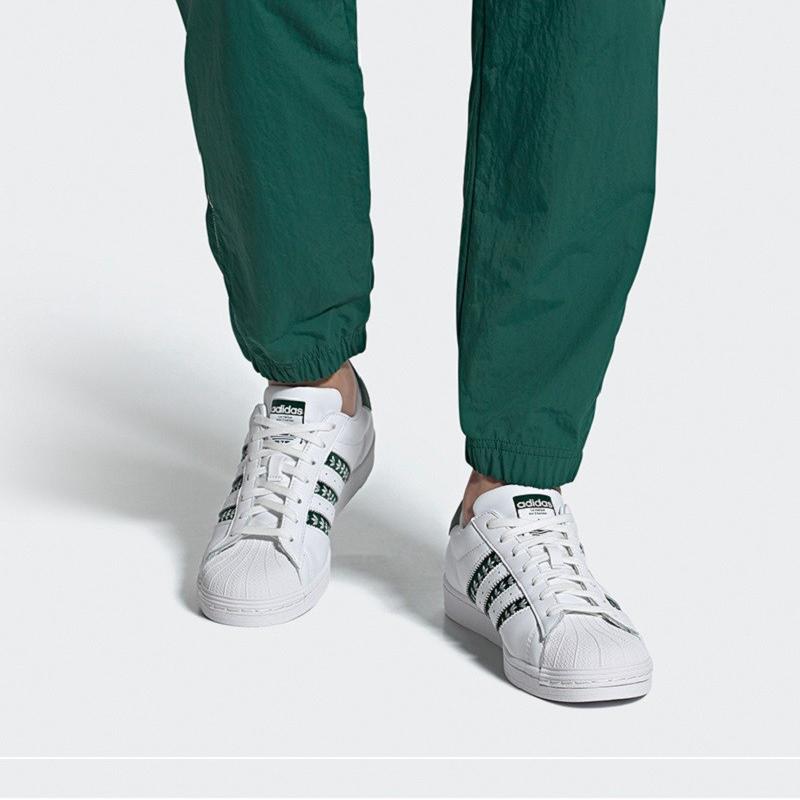 Adidas Originals Superstar Durable Lightweight Low-Top Skate Shoes Unisex Sneakers Green White FZ1968