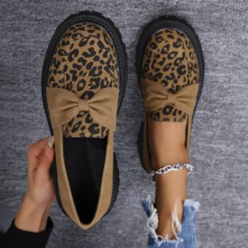 A New Style of Low-top Loafers and Large-sized Thick-soled Leather Shoes for Women