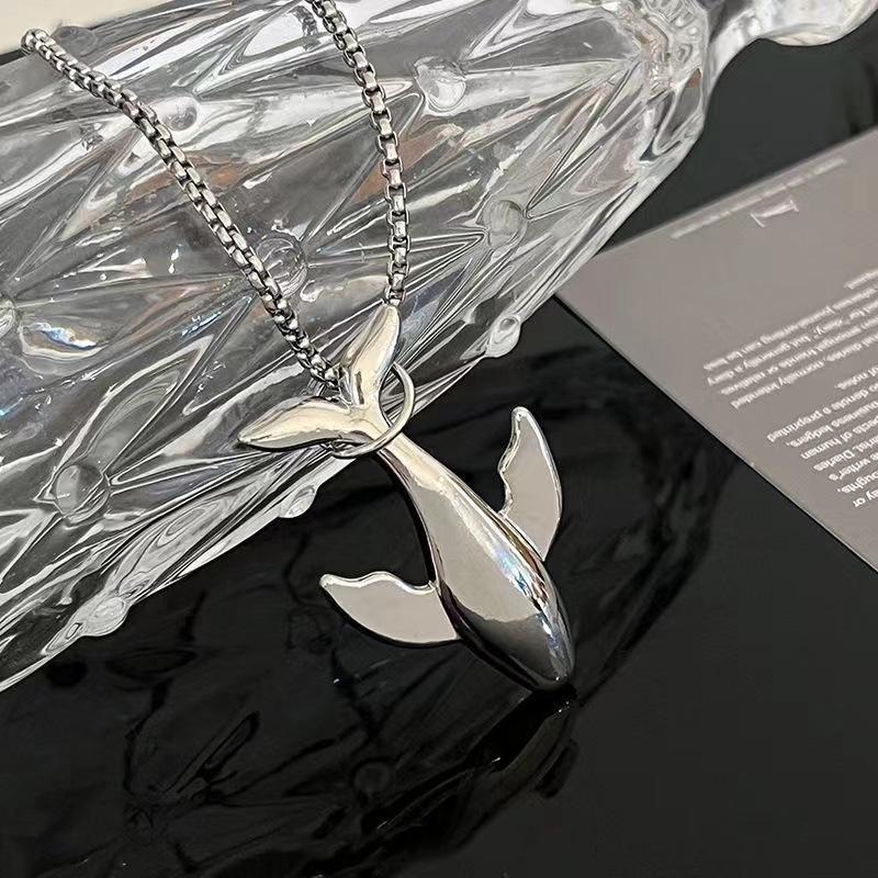 Fashion 2024 Whale Necklace Alloy Pendant Necklace for Men Women Exquisite Small Whale Cold Wind Long Chain Accessories Unisex