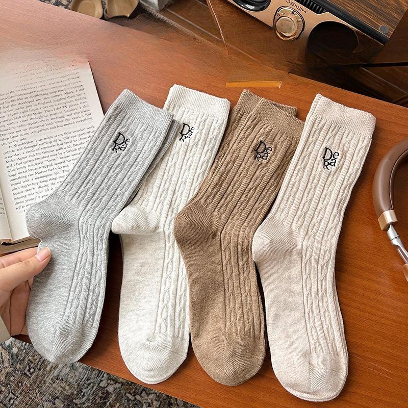 Women's Spring and Autumn Mid-calf Socks, Embroidered White Anti-pilling Pure Cotton Socks, Sweat-absorbing and Odor-proof Pile Socks
