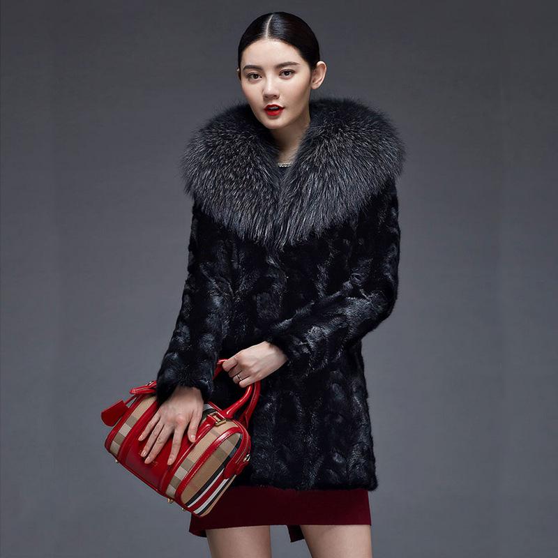 Autumn and Winter New Imitation Fur Coat, Imitation Mink Fur Coat Women's Medium and Long Style, Fur Imitation Raccoon Fur Collar
