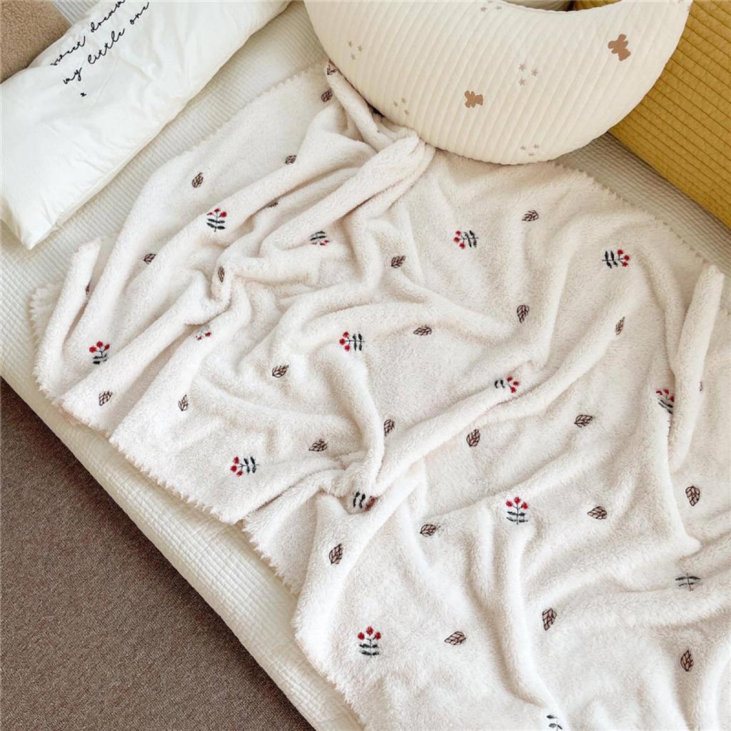 Flannel Baby Blanket Soft Warm Embroidery Newborn Quilt for Crib Bear Bunny Cartoon Autumn Winter Baby Bed Blankets 90*130cm