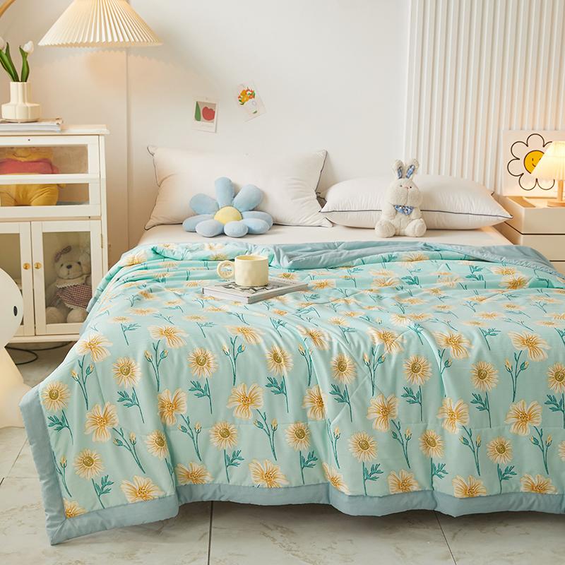 Yellow Flowers Summer Quilt Fresh Floral Style Super Soft Breathable Air Conditioning Thin Quilt Travel Camping Thin Comforter