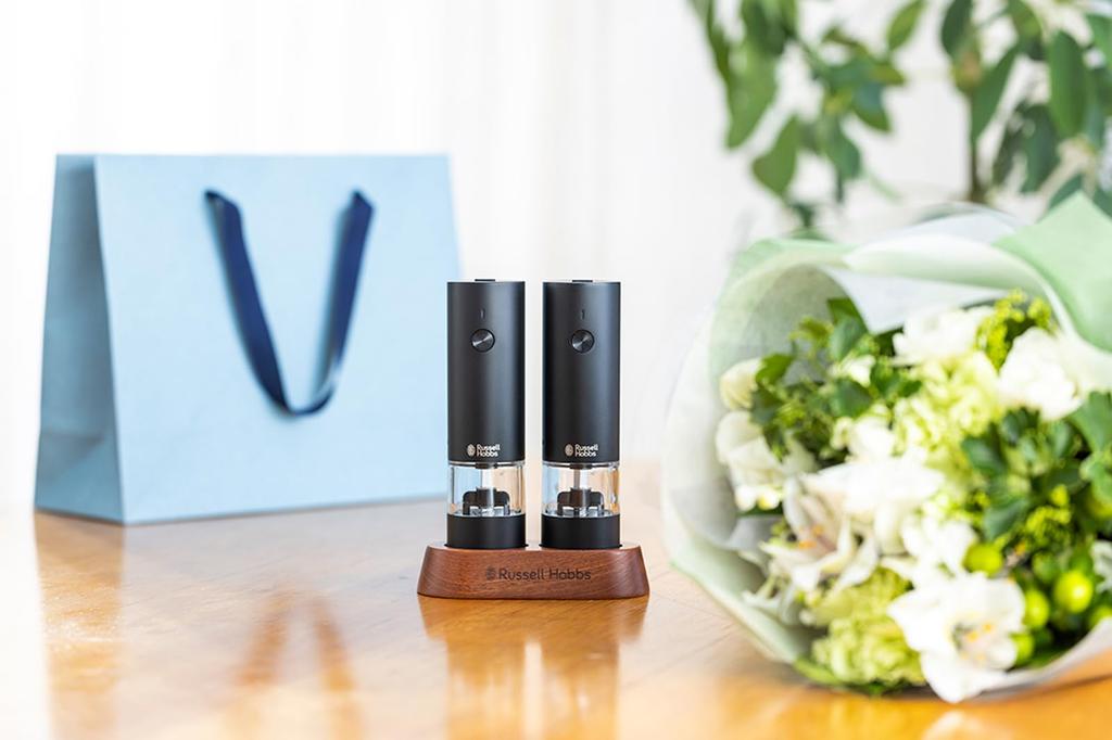 RUSSELL HOBBS Electric Salt & Pepper Mill, Rechargeable, for Rock Salt, Pepper, and Spices, Adjustable Coarseness, Mini, Set of 2, Black, 7942JP-BK