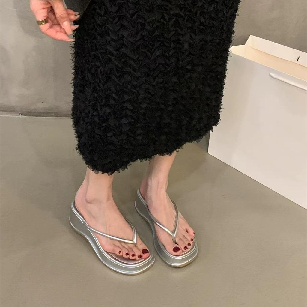 Wedge Heel Heightened Pinch Flip-flops Fairy Shoes 2025 New Summer Outer Wear Holiday Thick-soled Sandals