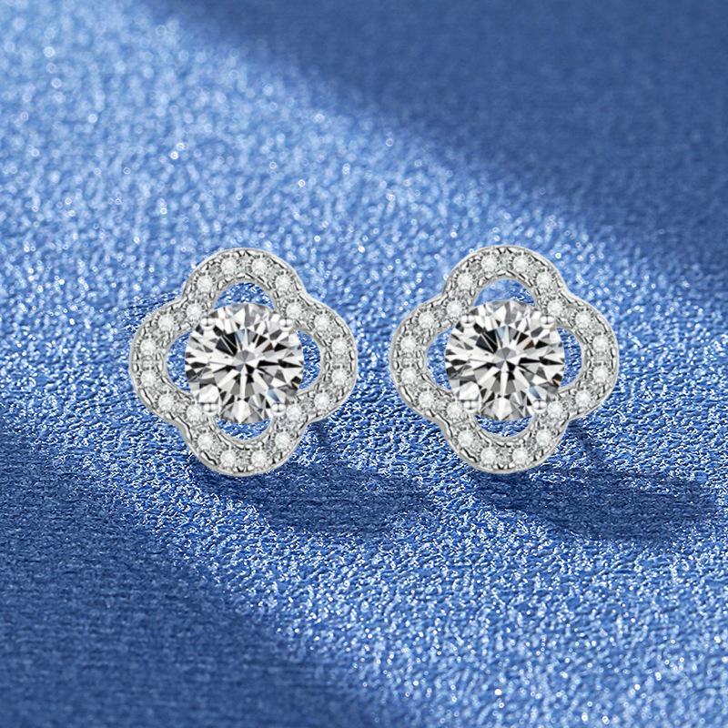 Moissanite Four-Leaf Clover Diamond Stud Earrings for Women - European and American Style