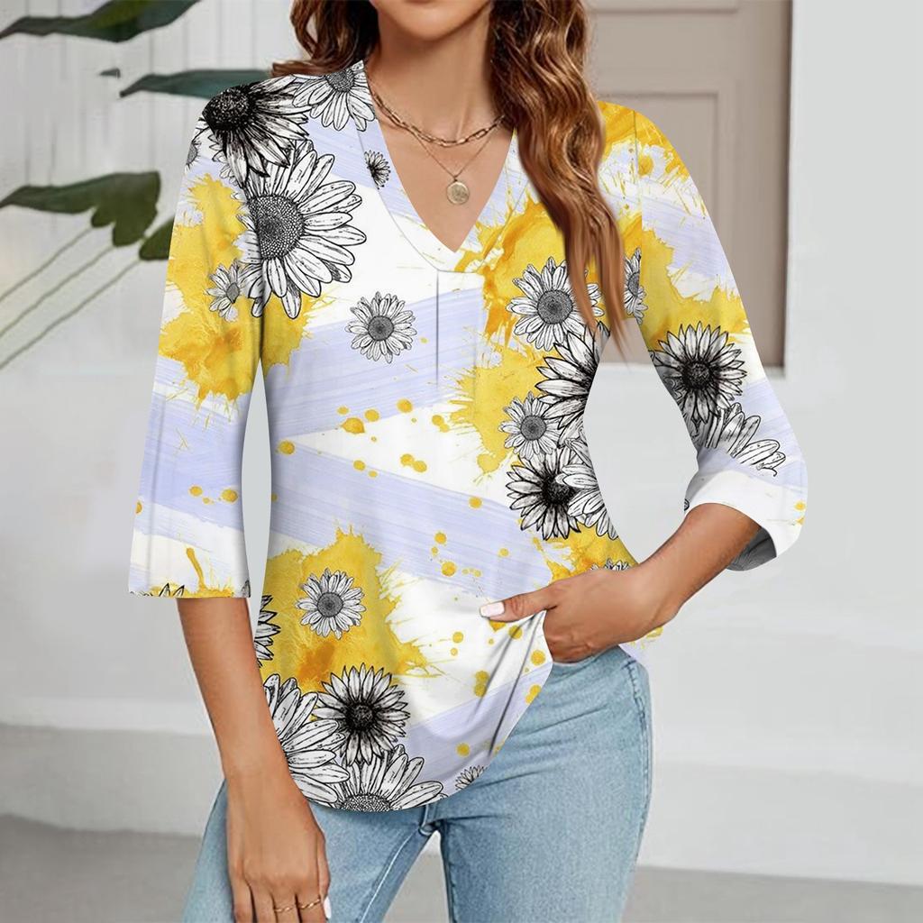 Women's V-neck Gradient Print Three-quarter Sleeve Fashion Top