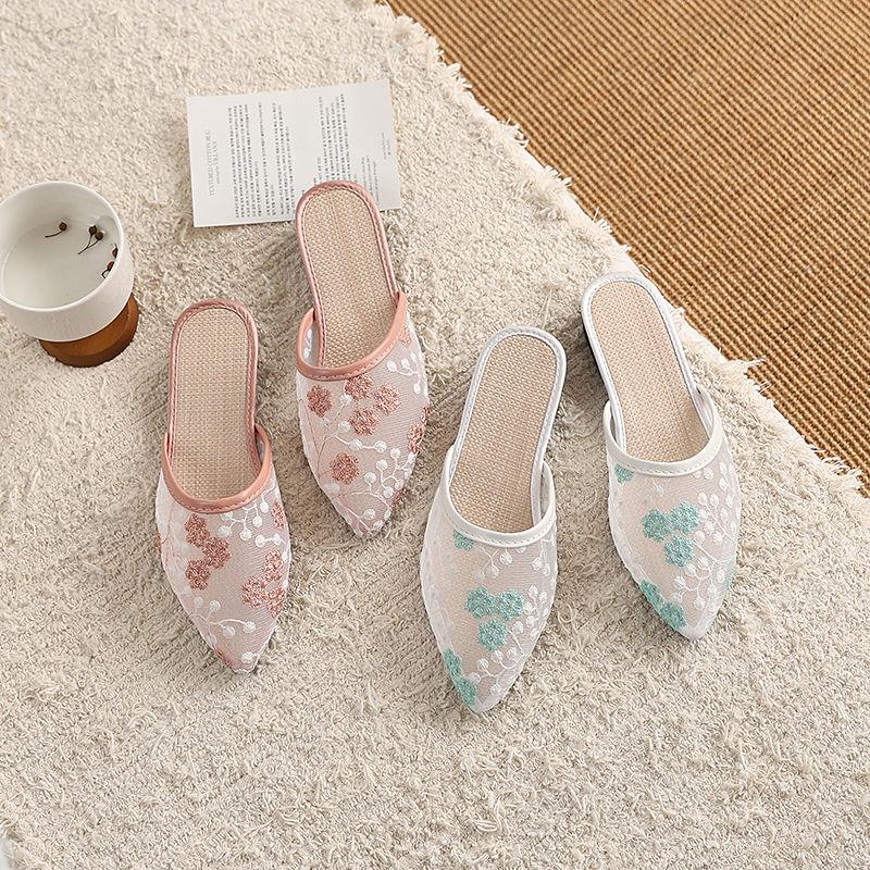 Embroidered New Retro Style Versatile Pointed Half Slippers