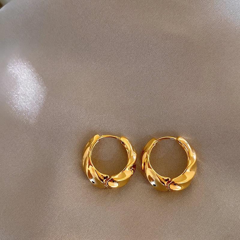 Oval Round Twisted Ear Buckle Niche Design Sense Simple Earrings Fashion Temperament Versatile Earrings High Sense