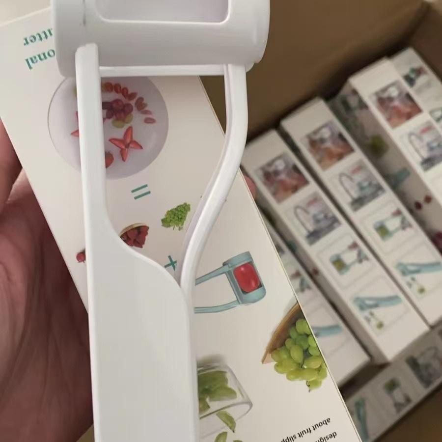 1PC Grape Slicer Fruit Splitter Fresh Fruit Separator Fruit Artifact Suitable for Gifts for Friends, Colleagues and Family