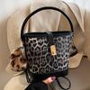 Popular Bags for Women In Autumn and Winter New Leopard Print Niche Crossbody Bag Casual Hand Bucket Bag