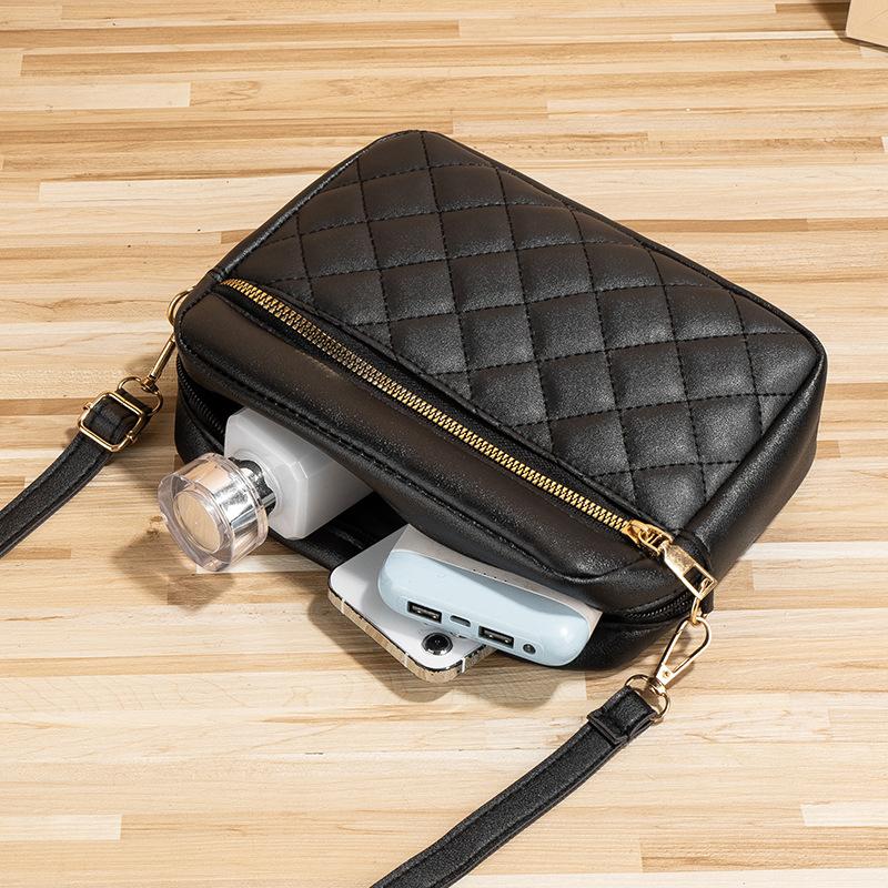 New Design Women's Handbag Quilted Plaid Underarm Bag Sling Shoulder Bag Small Solid Color Crossbody Square Bag MIT