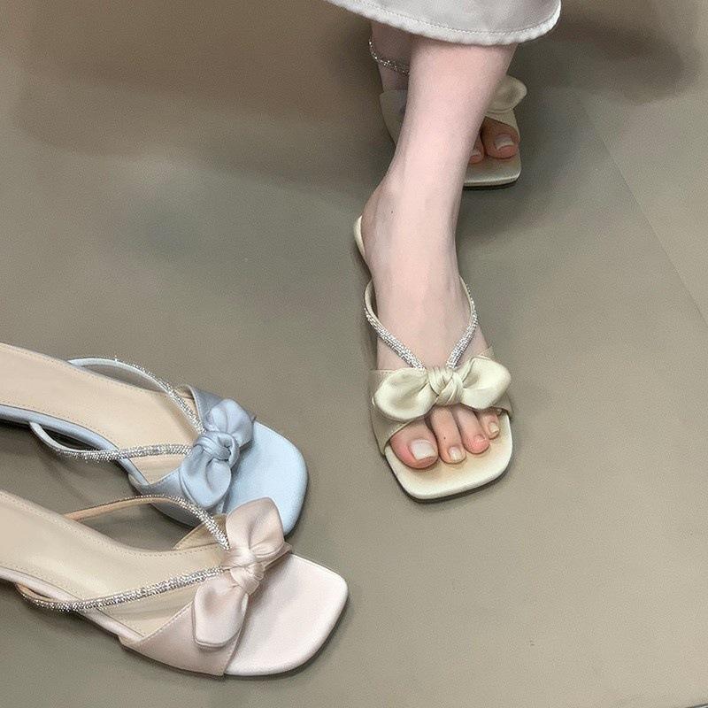 2025 Summer New Cool Slippers Women's Bow Rhinestone Belt Sweet and Gentle Square Head One-word Drag