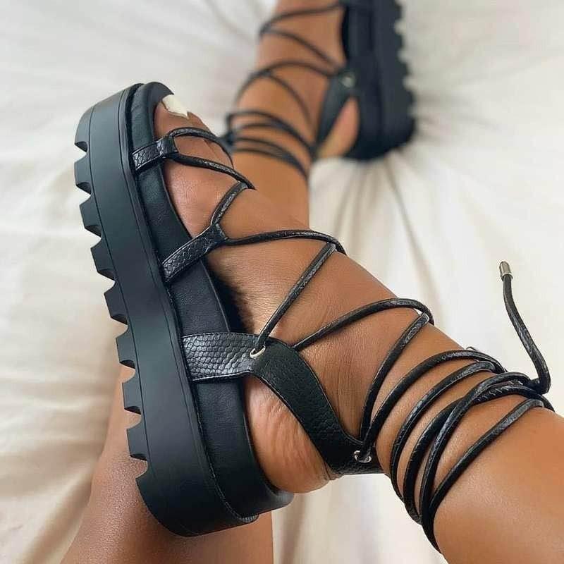 Fashion New Fashion Sexy Strappy Thick Bottom Solid Color Platform Plus Size Roman Shoes Luxury Sandals Women Designers 2024