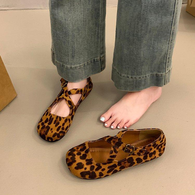 Shallow Single Shoes for Women In Spring and Autumn 2025 New French Retro Daily Red Single Shoes Flat-soled Soft-soled Doudou Shoes for Women