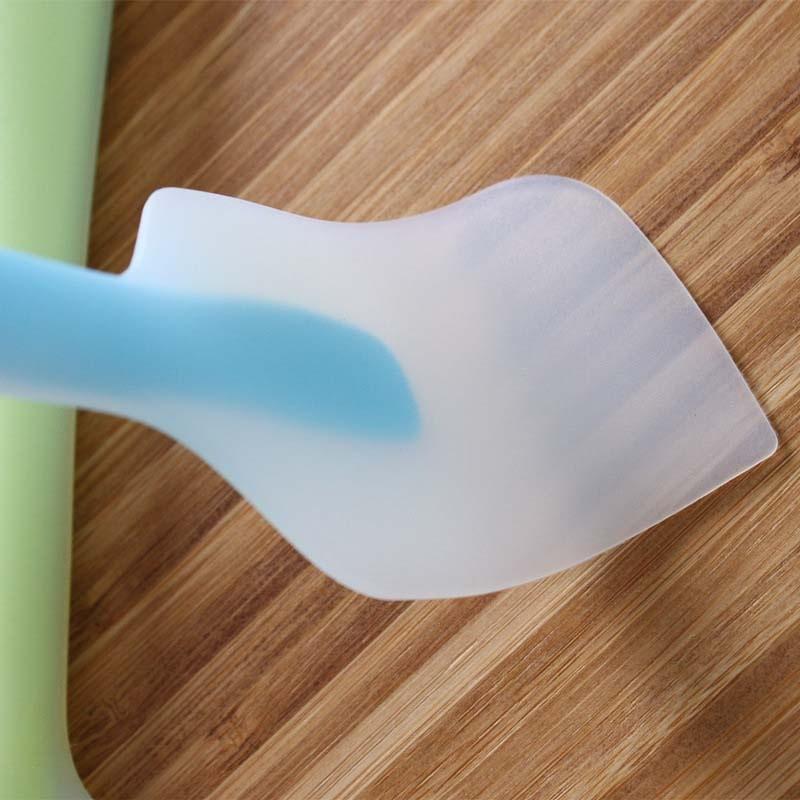 Non Stick Baking Silicone Spatulas Cake Flour Mixing Scraper Random Color MIT