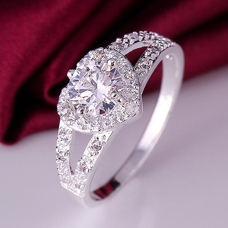 Sophisticated Heart-Shaped Silver-Plated Zircon Ring for Women